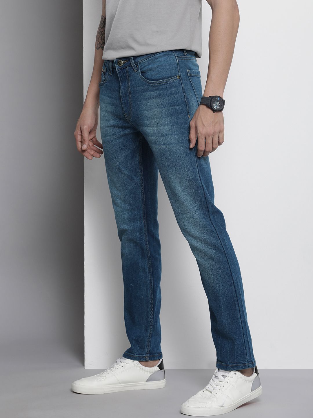 The Indian Garage Co Men Slim Straight Fit Light Fade Stretchable Jeans