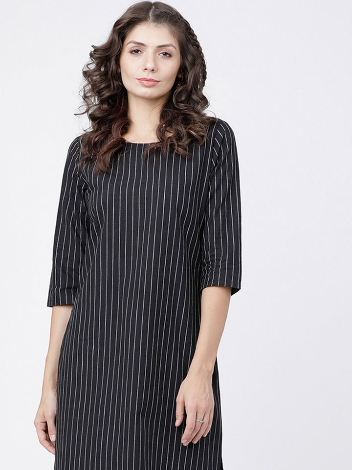 Vishudh Black Striped Printed Round Neck Straight Kurta