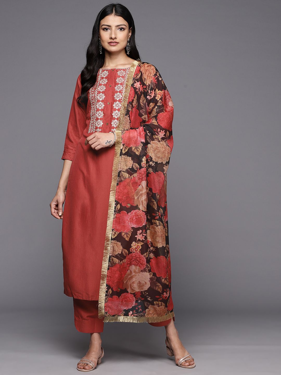 Varanga Ethnic Motifs Embroidered Thread Work Kurta With Trousers & With Dupatta