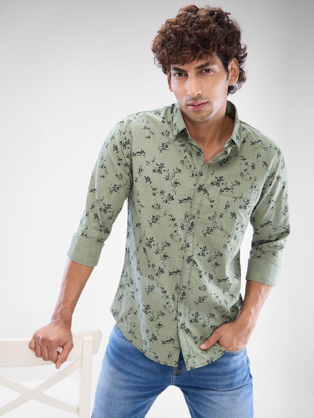 SPYKAR Men Abstract Printed Spread Collar Slim Fit Casual Shirt