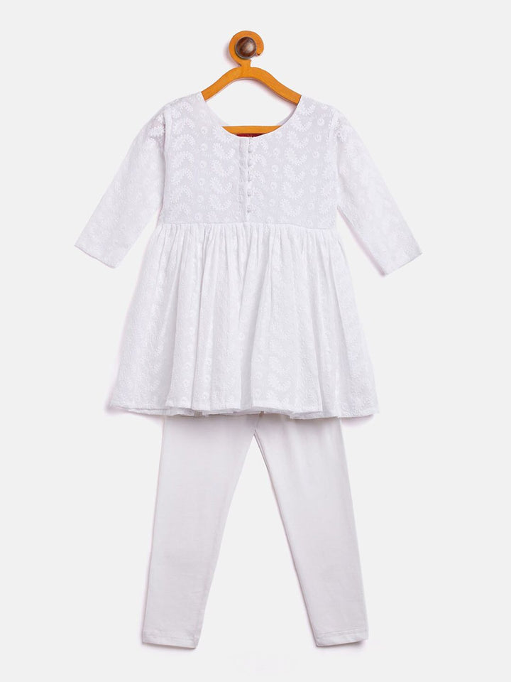 VASTRAMAY Girls Embroidered Round Neck Chikankari Pure Cotton Kurta With Legging