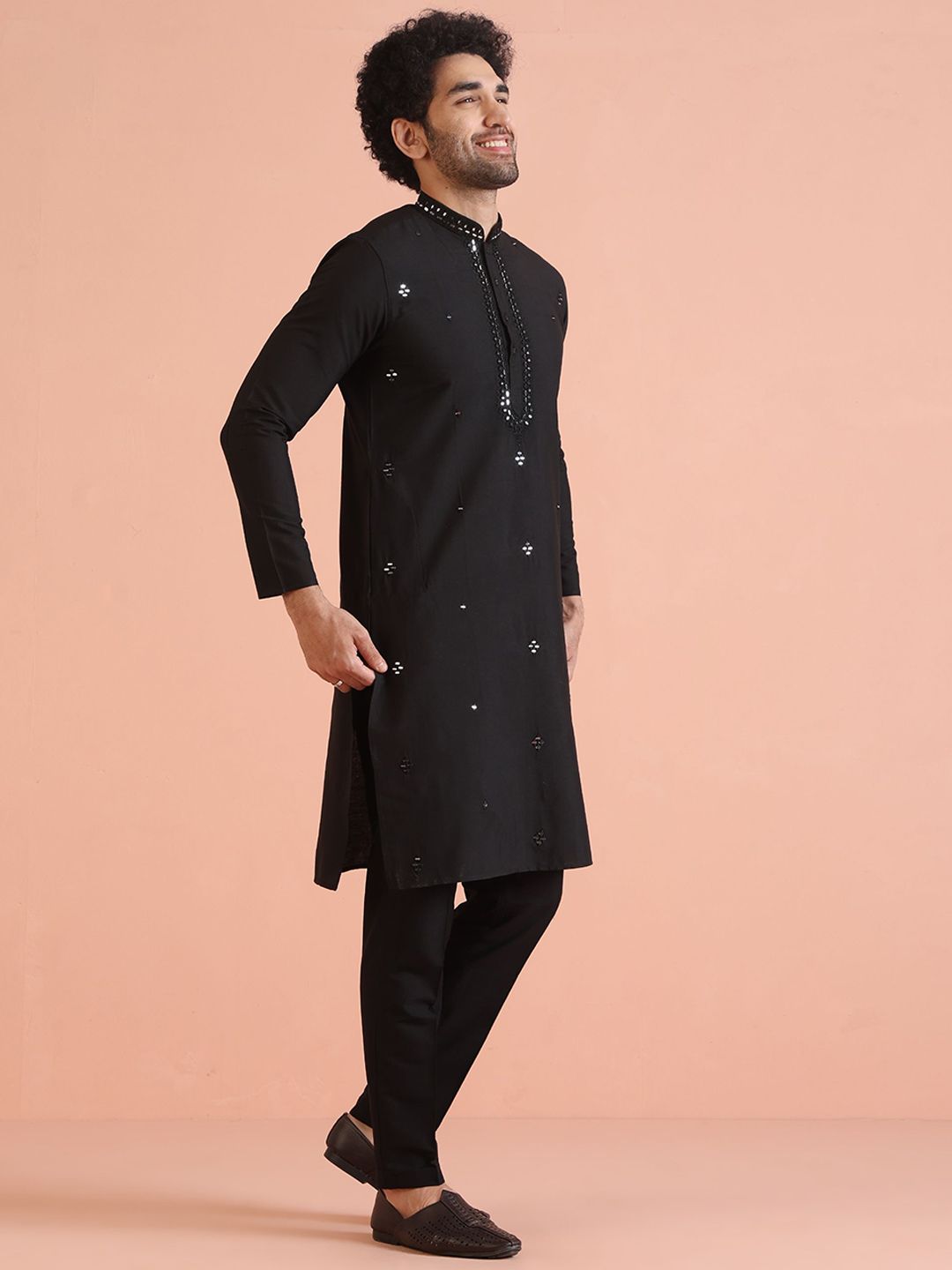 KISAH Geometric Embroidered Mirror Work Kurta