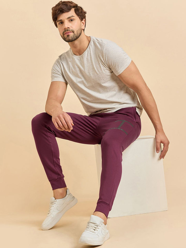 Impian manis lelaki pertengahan joggers