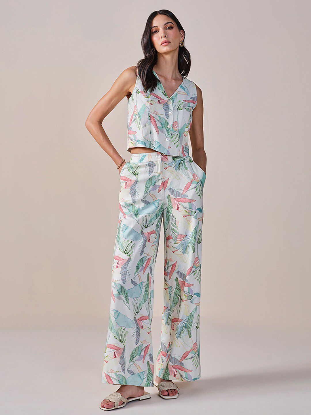 AND Printed V-Neck Shirt With Trousers