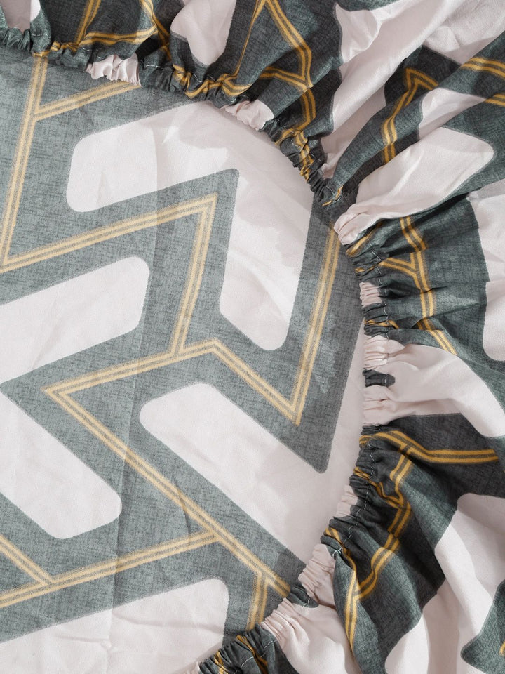 Myntra Elegant Homes White Geometric Printed Set Cadar King 300 TC 2.50 m x 2.25 m