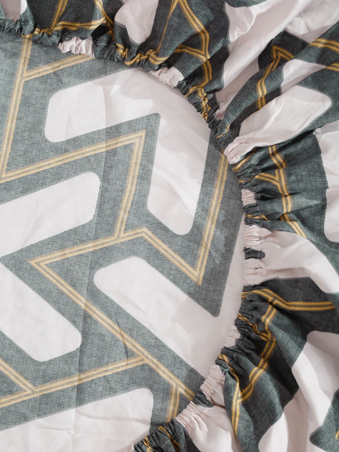 Myntra Elegant Homes White Geometric Printed Set Cadar King 300 TC 2.50 m x 2.25 m