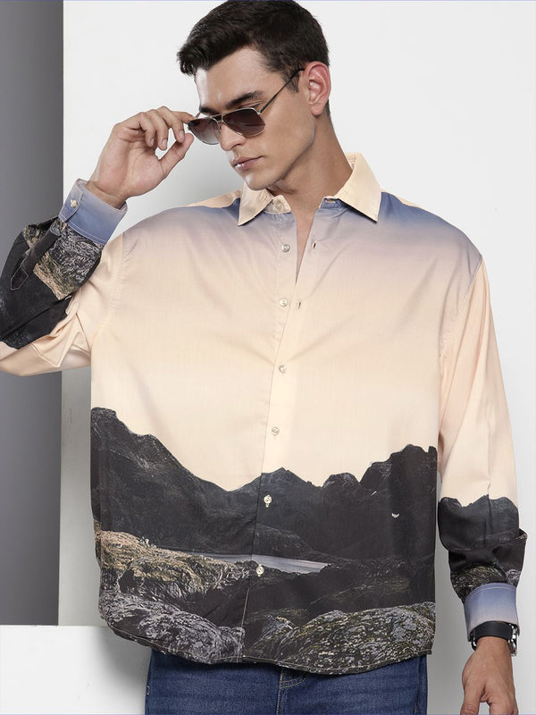 Baju kasual yang dicetak oleh grafik garaj India