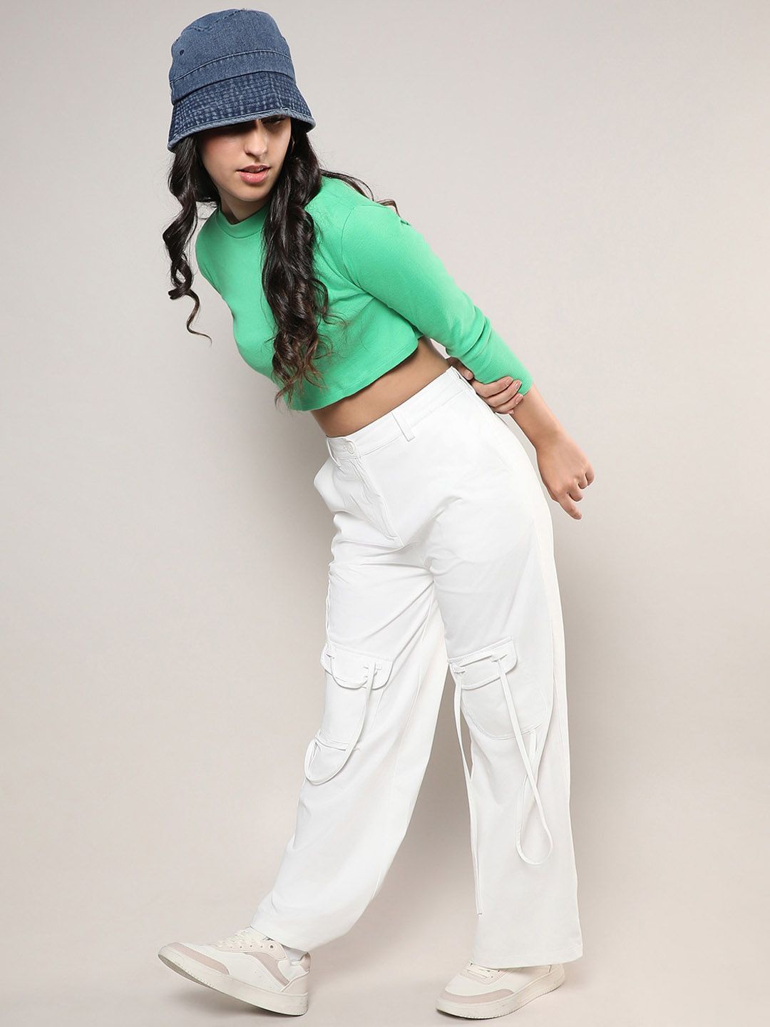 Campus Sutra Women Relaxed Loose Fit Easy Wash Cargos Trousers