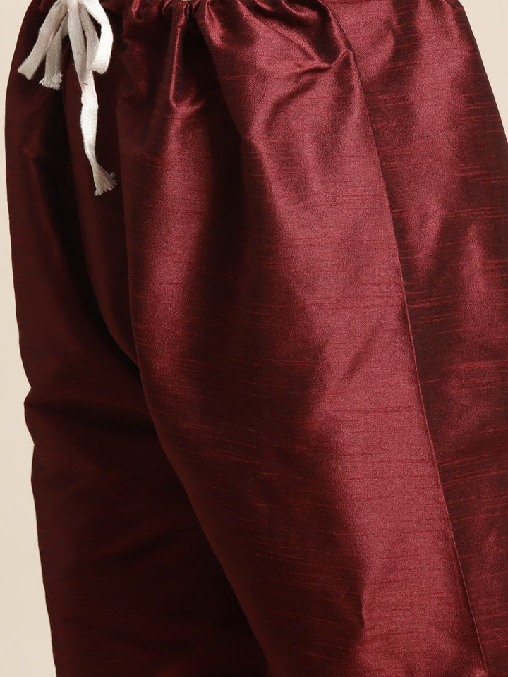 SOJANYA Men Solid Kurta with Churidar