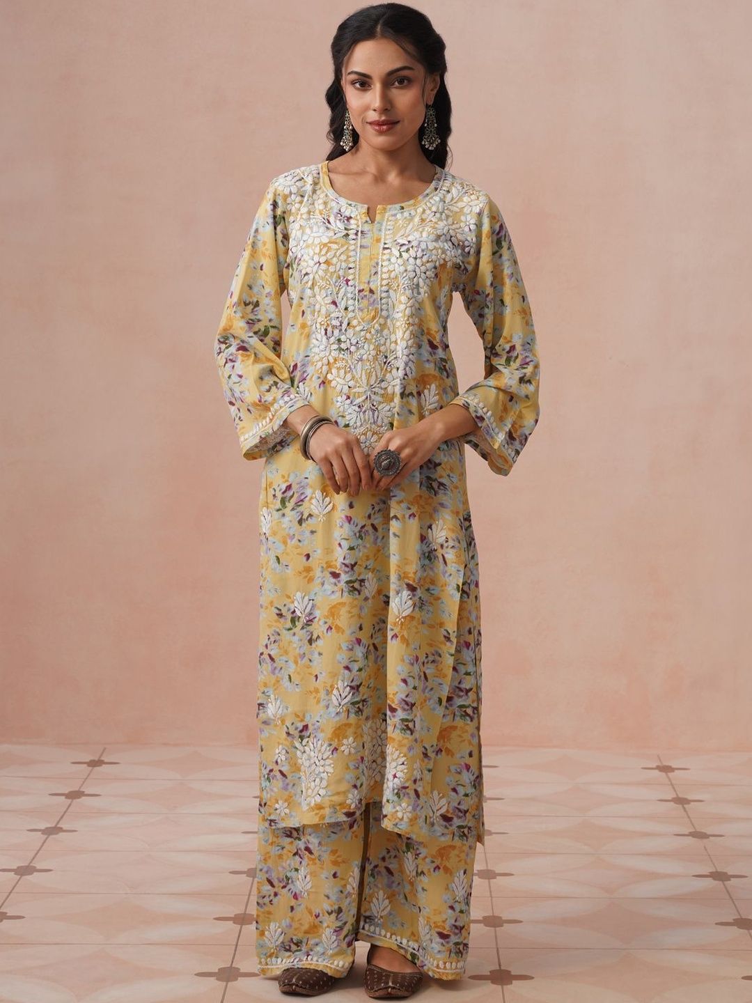 Rumah Wanita Chikankari Bercetak Kurta Chikankari Biasa dengan Seluar