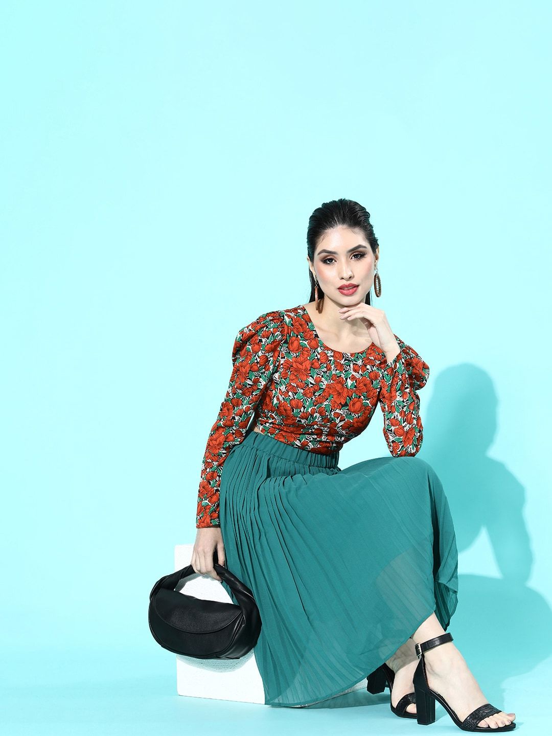 Berrylush Coral Red & Green Floral Print Puff Sleeves Styled Back Crop Top