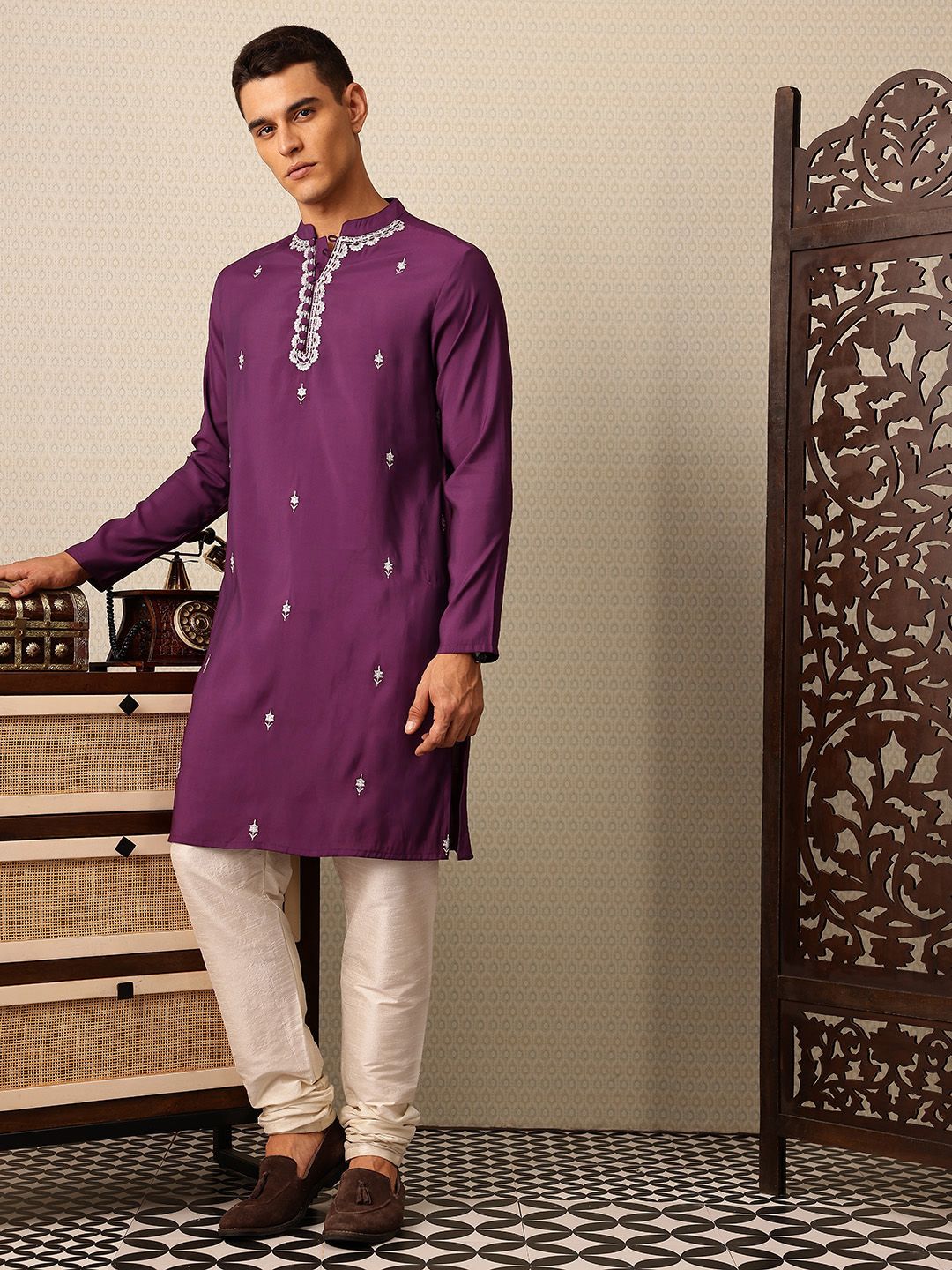 House of Pataudi Floral Embroidered Jashn Kurta