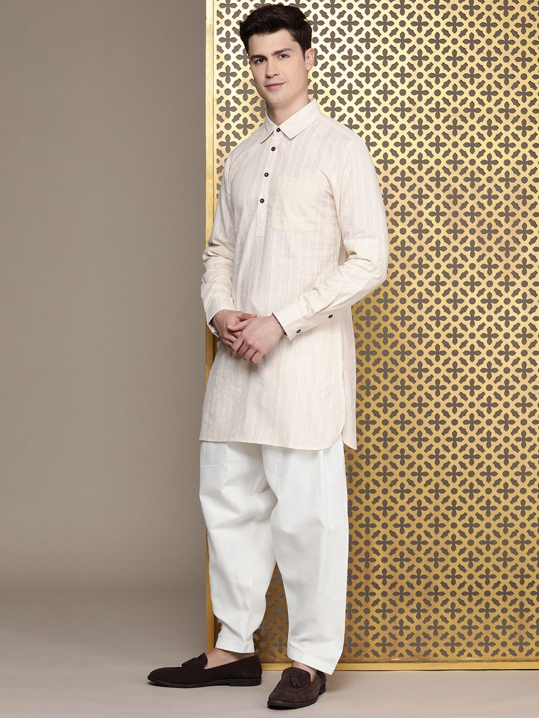 House of Pataudi Men Woven Design Regular Jashn Kurta With Pajamas Set