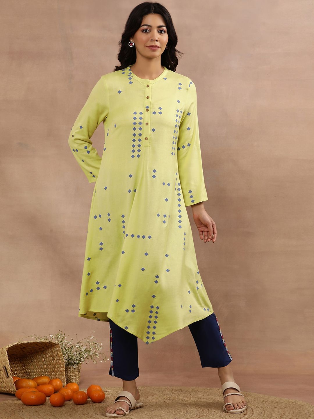 W Geometric Printed Regular Kurta with Trousers