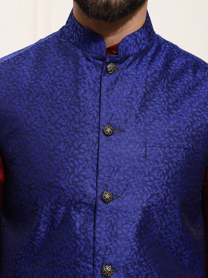 SOJANYA Men Maroon Kurta dengan Jaket Churidar & Nehru