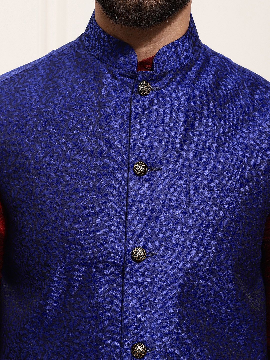 SOJANYA Men Maroon Kurta dengan Jaket Churidar & Nehru