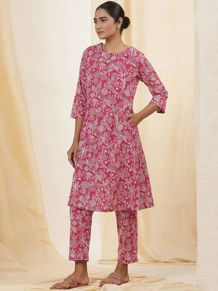 W Ethnic Motifs Printed Keyhole Neck Pure Cotton Straight Kurta With Trousers