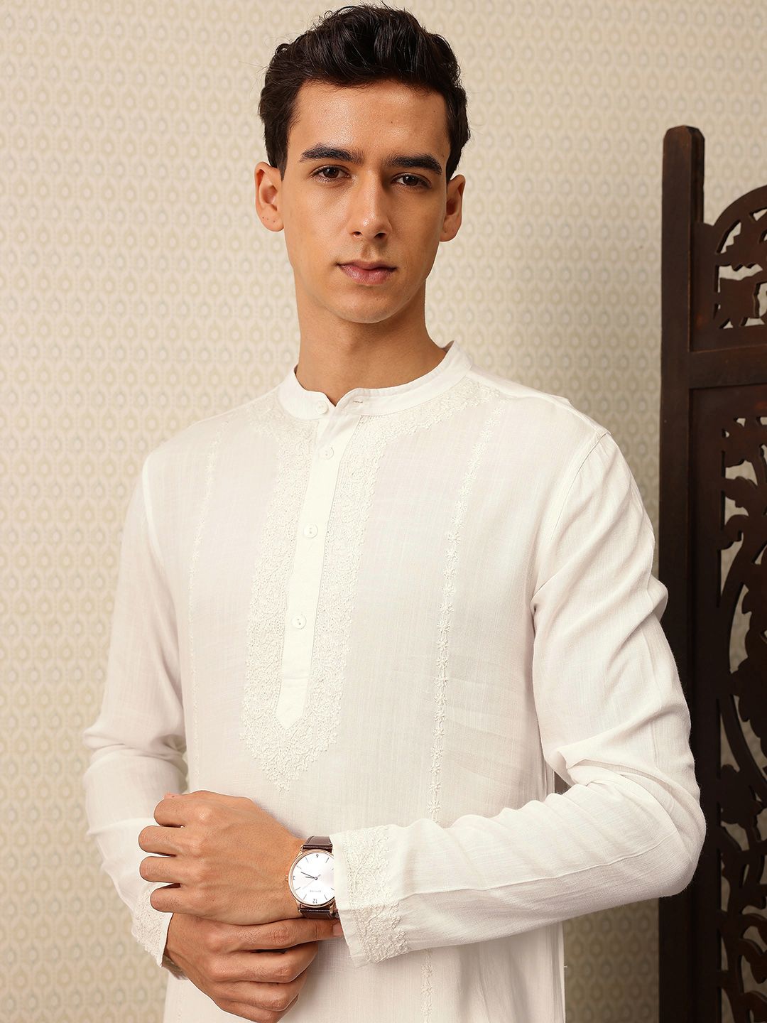 House of Pataudi Floral Embroidered Jashn Kurta with Trousers