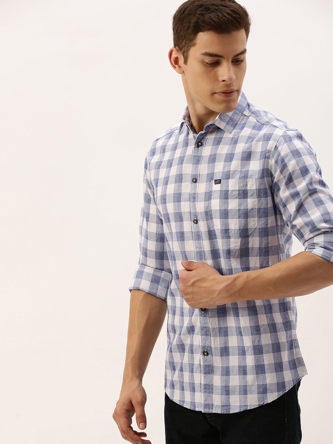 The Indian Garage Co Men White & Blue Slim Fit Checked Casual Shirt