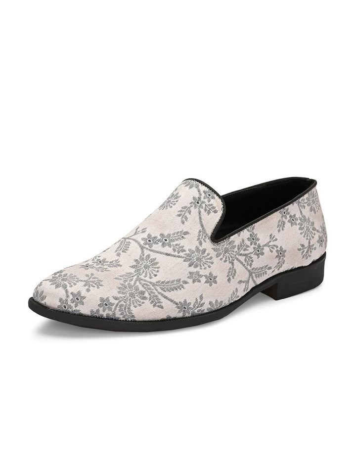House of Pataudi Men Embroidered Casual Slip On Mojaris