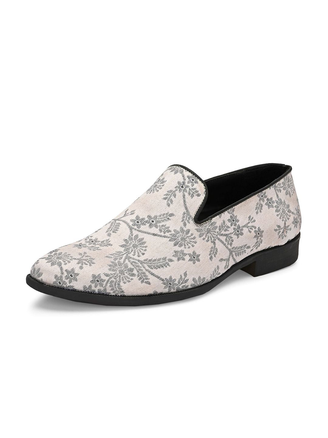 House of Pataudi Men Embroidered Casual Slip On Mojaris