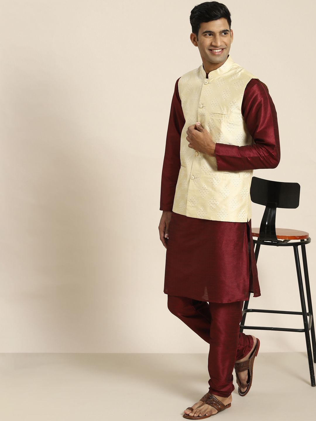 SOJANYA Men Maroon Kurta with Churidar