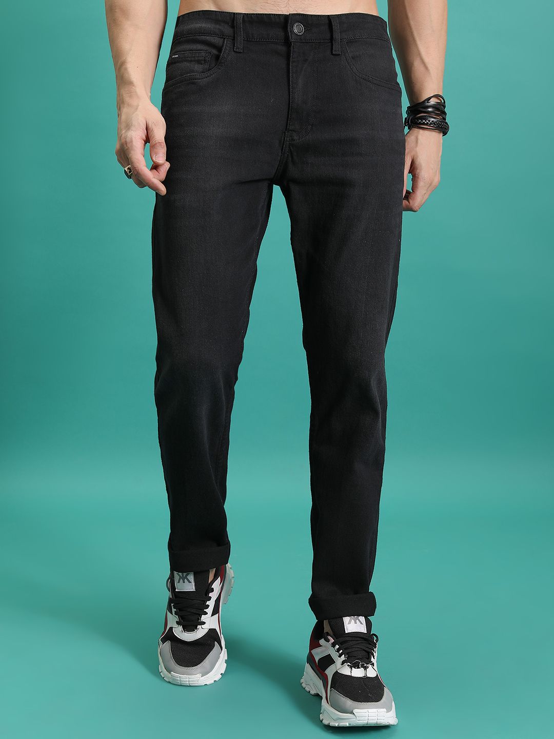 HIGHLANDER Men Tapered Fit Mid-Rise Clean Look Light Fade Stretchable Jeans