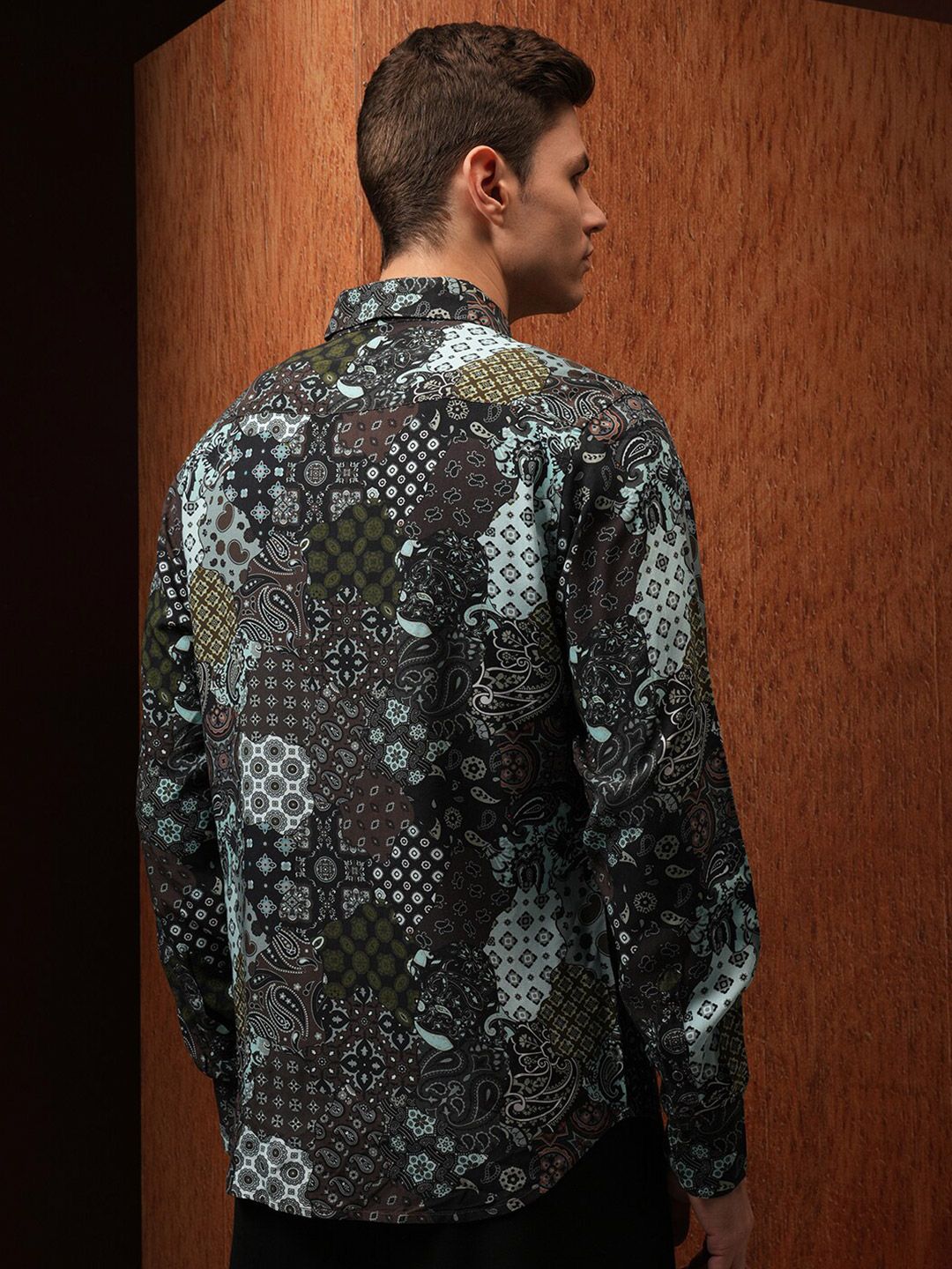 LOCOMOTIVE Slim Fit Abstract Printed Opaque Casual Shirt