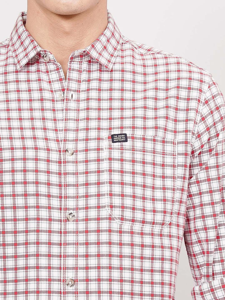 The Indian Garage Co Men White & Red Slim Fit Checked Casual Shirt