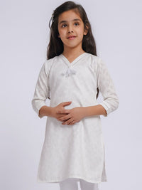 VASTRAMAY Girls Geometric Woven Design Jacquard Weave Cotton Straight Kurta