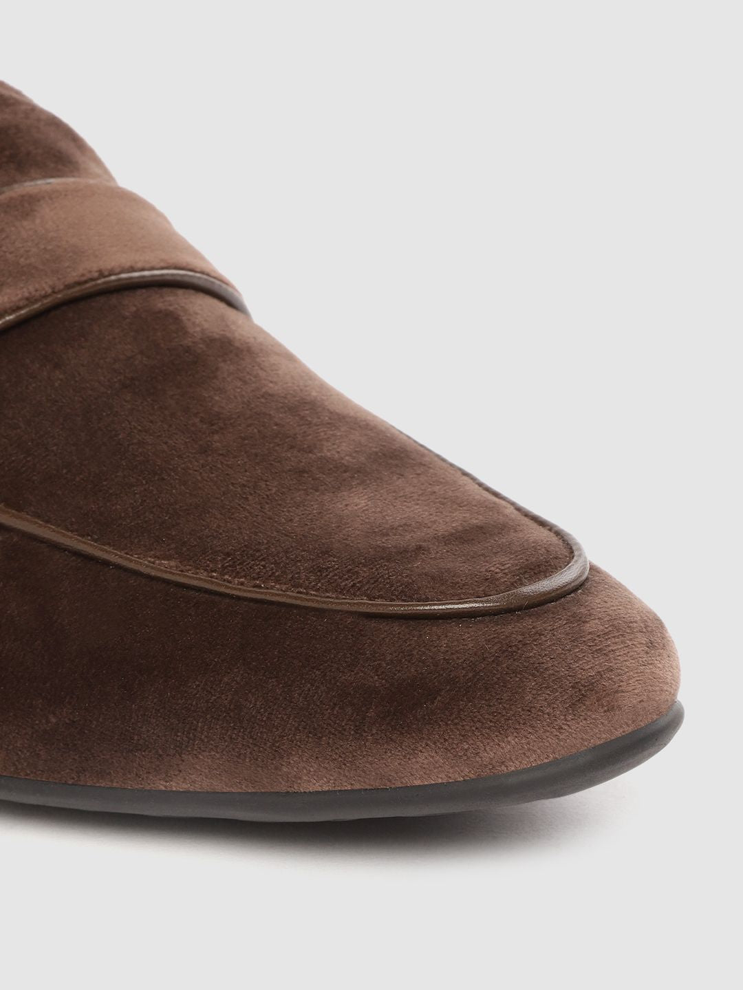 House of Pataudi Men Coffee Brown Velvet Finish Handcrafted Slip-Ons