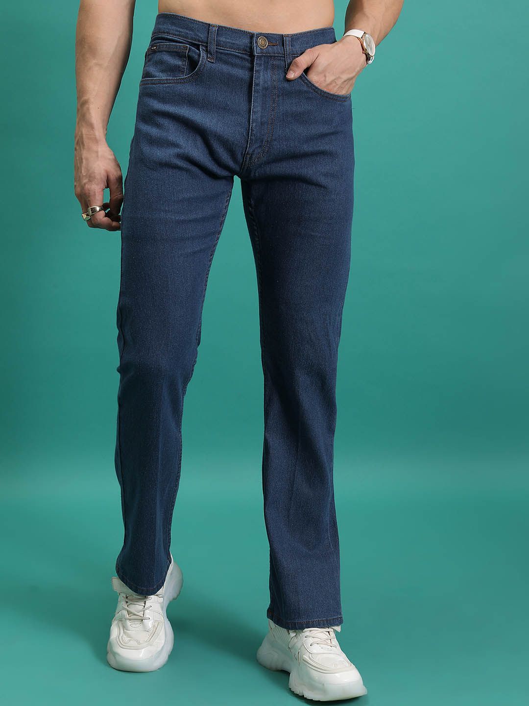 HIGHLANDER Men Bootcut Mid-Rise Clean Look Stretchable Jeans