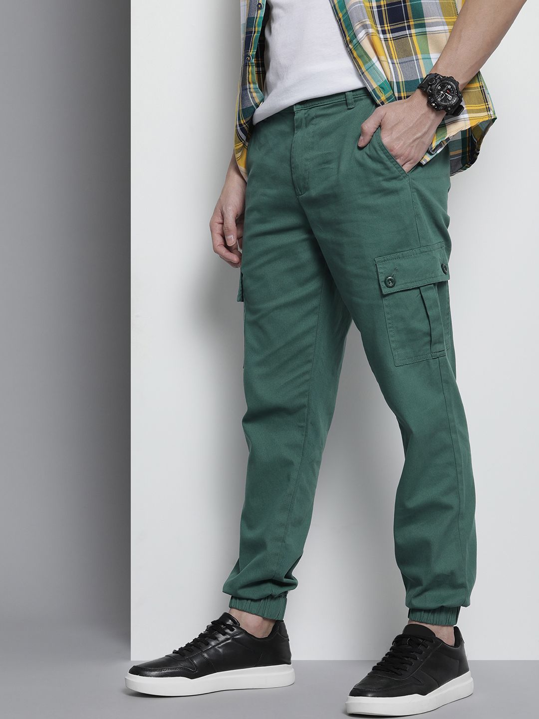 The Indian Garage Co Men Green Slim Fit Cargos Trousers