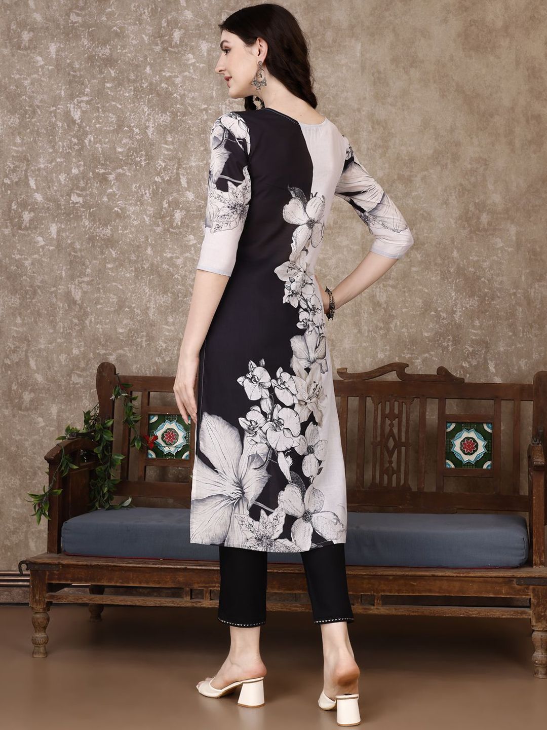 KALINI Women Floral Embroidered Regular Thread Work Kurta Trousers With Dupatta