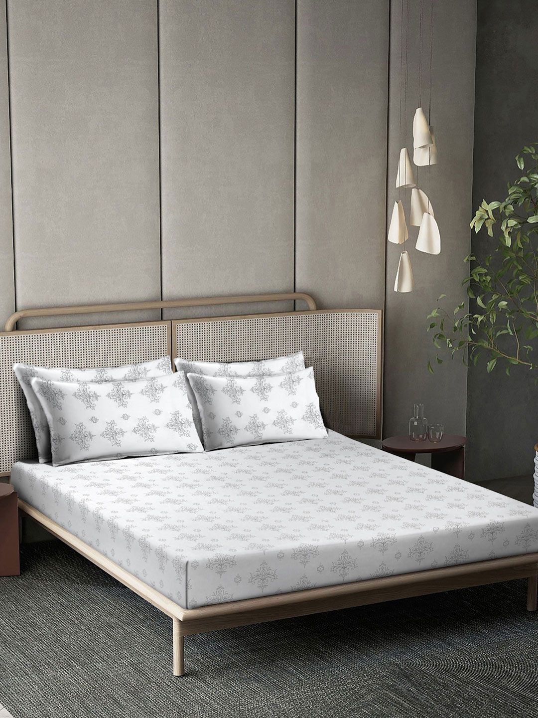 KLOTTHE Off White Printed Flat 400TC Pure Cotton Super King Bedsheet & 4 Pillow Covers