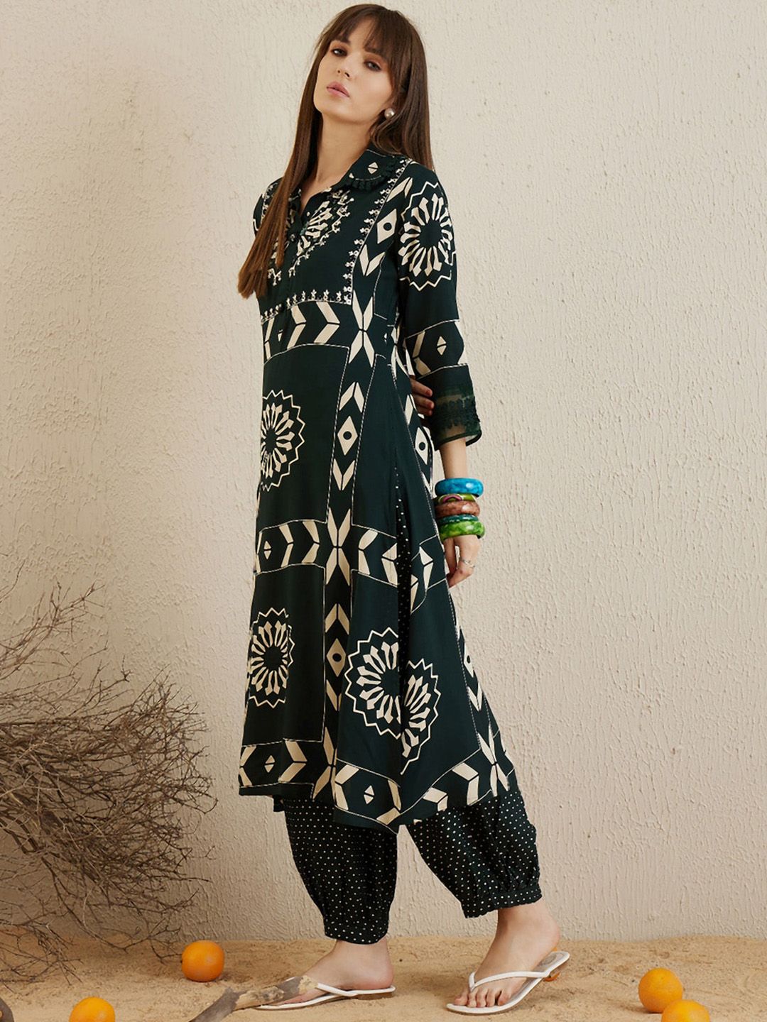 Era Indo Floral Printed Baju Kolar A-Line Kurta dengan Salwar