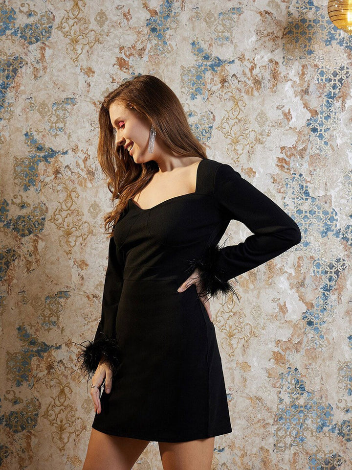 Athena Black Fringed Detailed Sweetheart Neck Long Sleeves Bodycon Dress