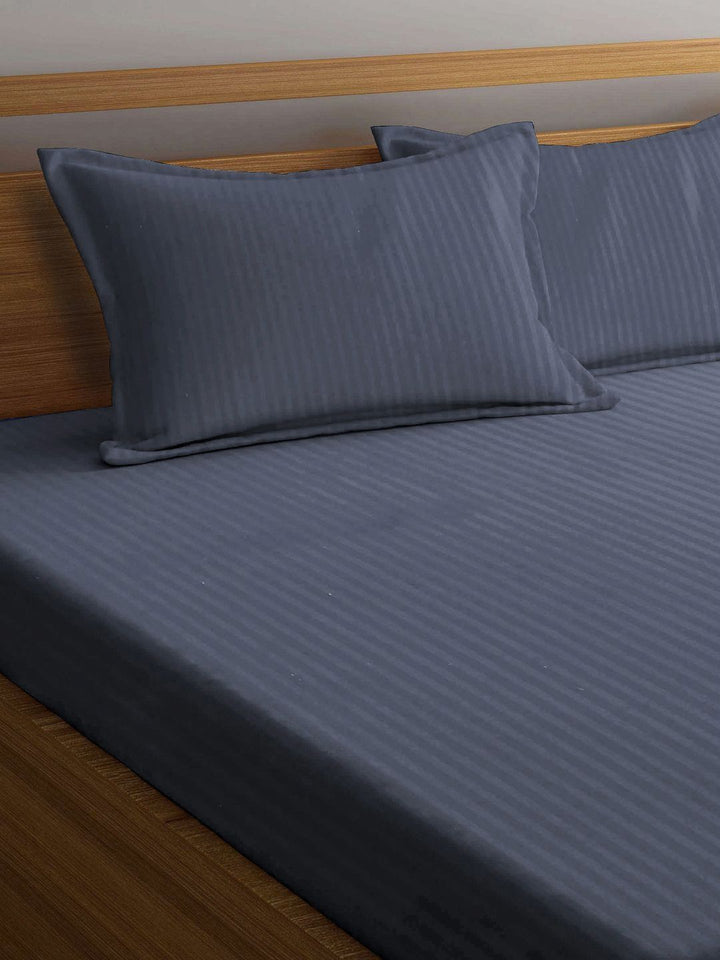 Myntra Elegant Homes Kapas Berjalur Kelabu Tanpa Kedutan 300 TC Cadar King Halus Dipasang dengan 2 Sarung Bantal-250 x 225 sm