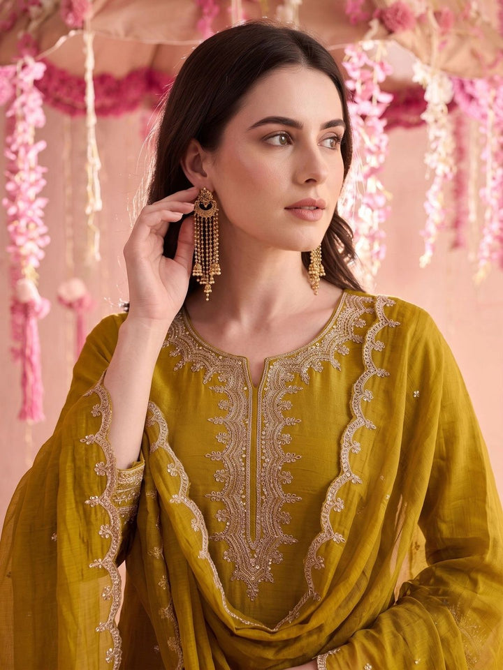 Mamicha Women Ethnic Motifs Embroidered Thread Work Straight Kurta with Palazzos & Dupatta