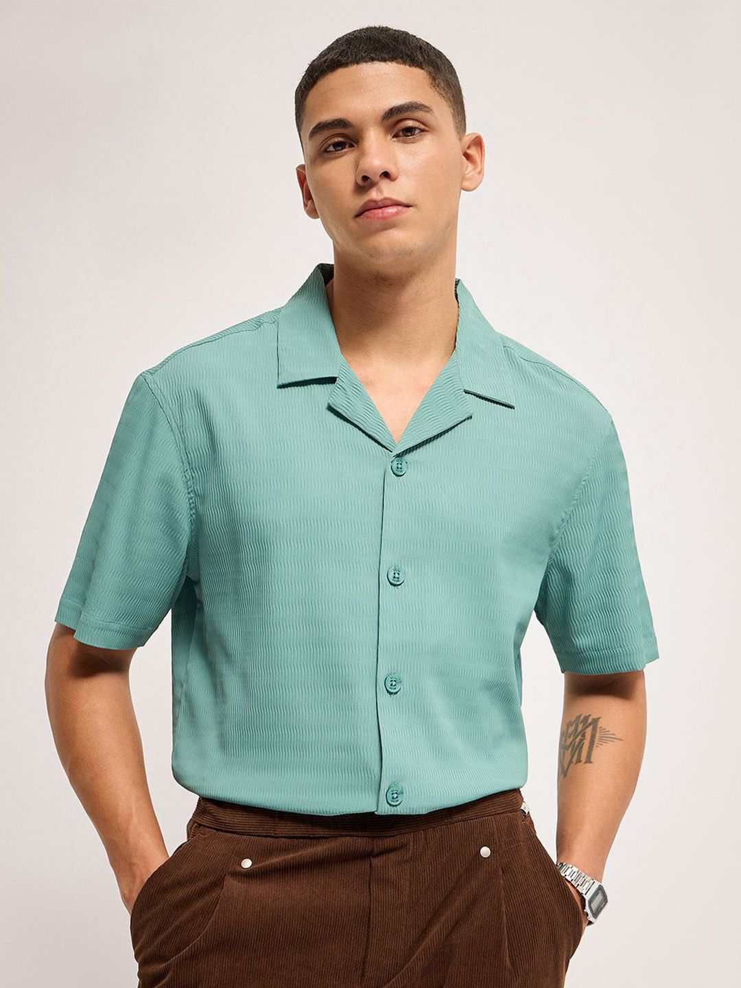 THE BEAR HOUSE Men Cuban Collar Solid Casual Shirt