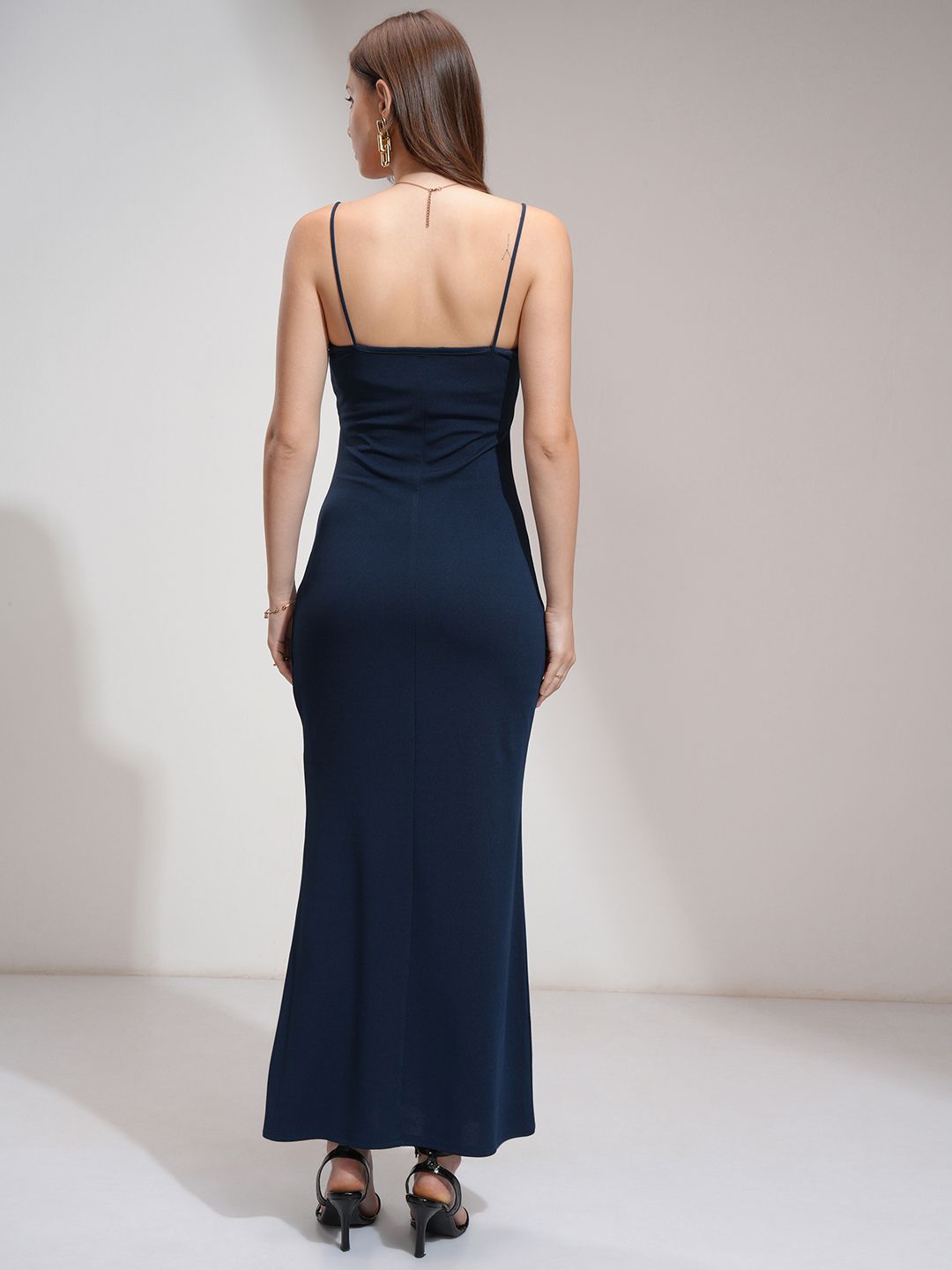Tokyo Talkies Women Solid Strappy Bodycon Midi Dress