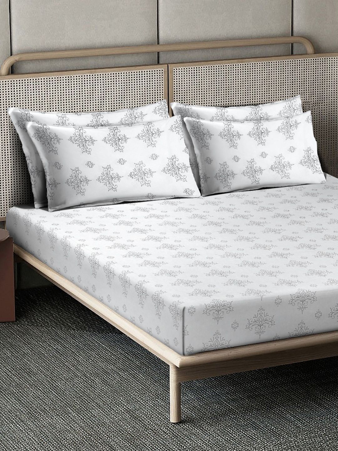 Myntra Elegant Homes White & Grey Floral 400 TC Cadar dengan 2 Sarung Bantal