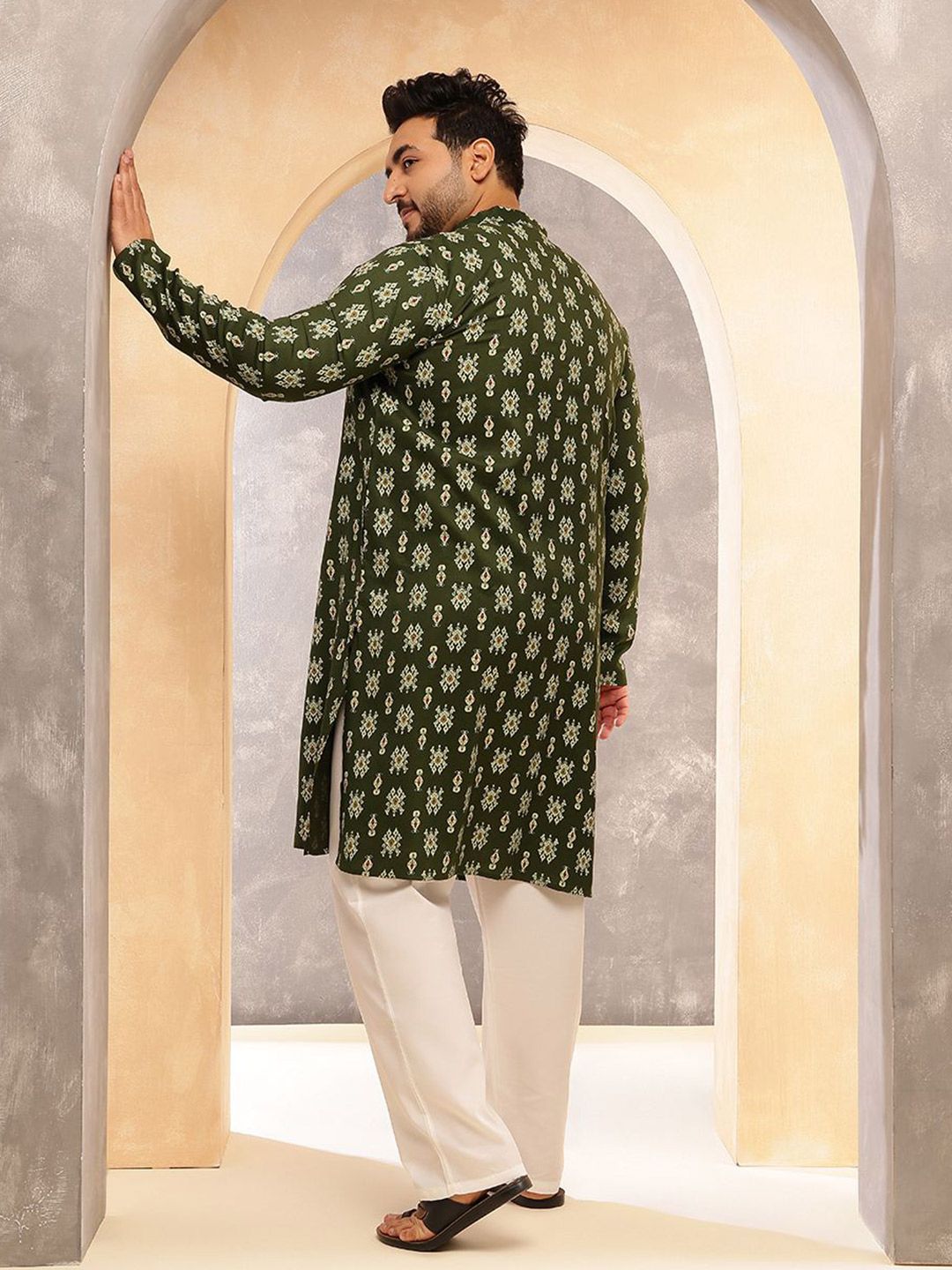 SOJANYA PLUS Ethnic Motifs Printed Mandarin Collar Straight Kurta