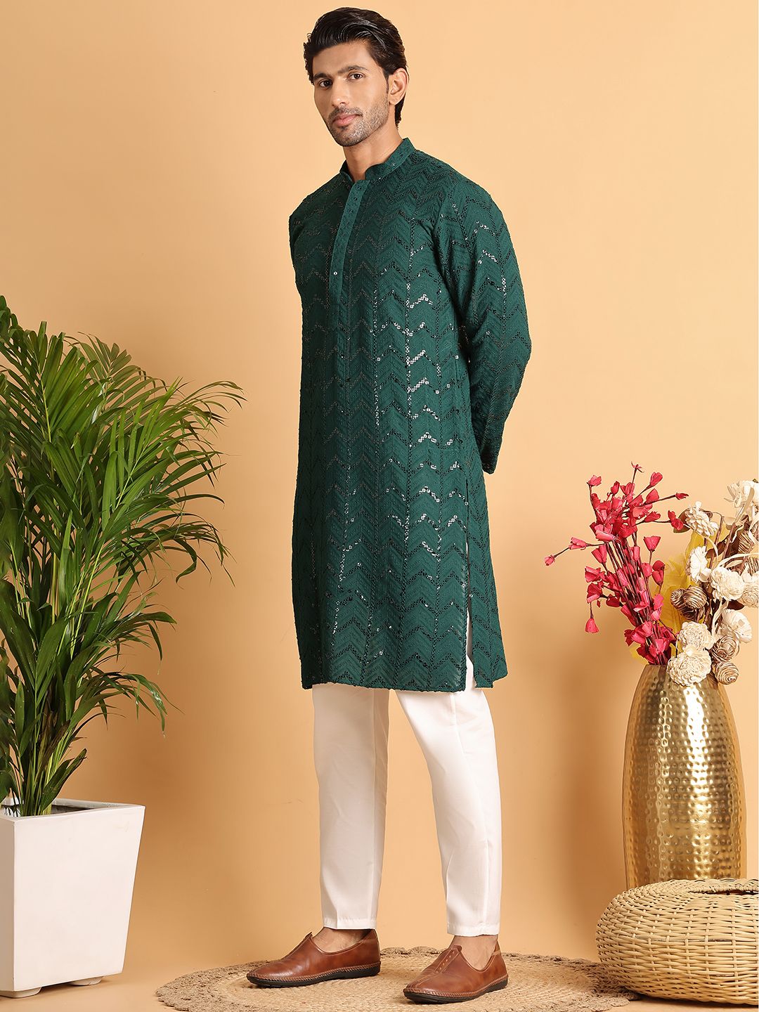 Jompers Men Ethnic Motifs Embroidered Regular Sequinned Kurta with Pyjamas