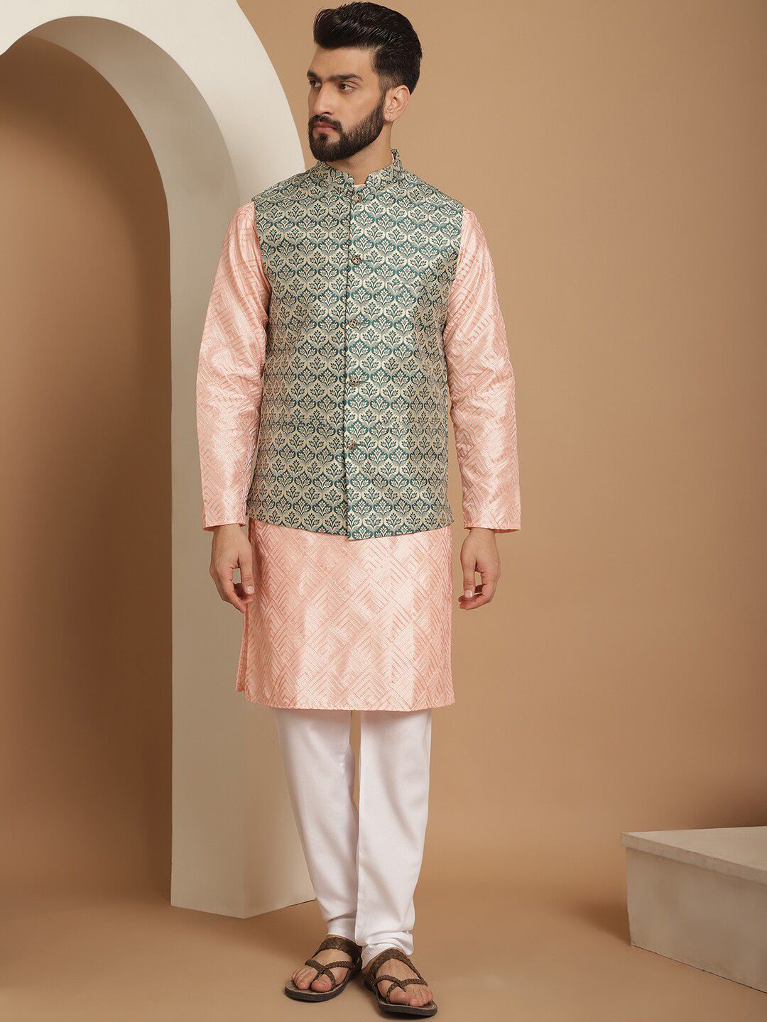 Anouk Pink Ethnic Motif Tenunan Rekaan Kurta Lurus Dengan Jaket Churidar & Nehru