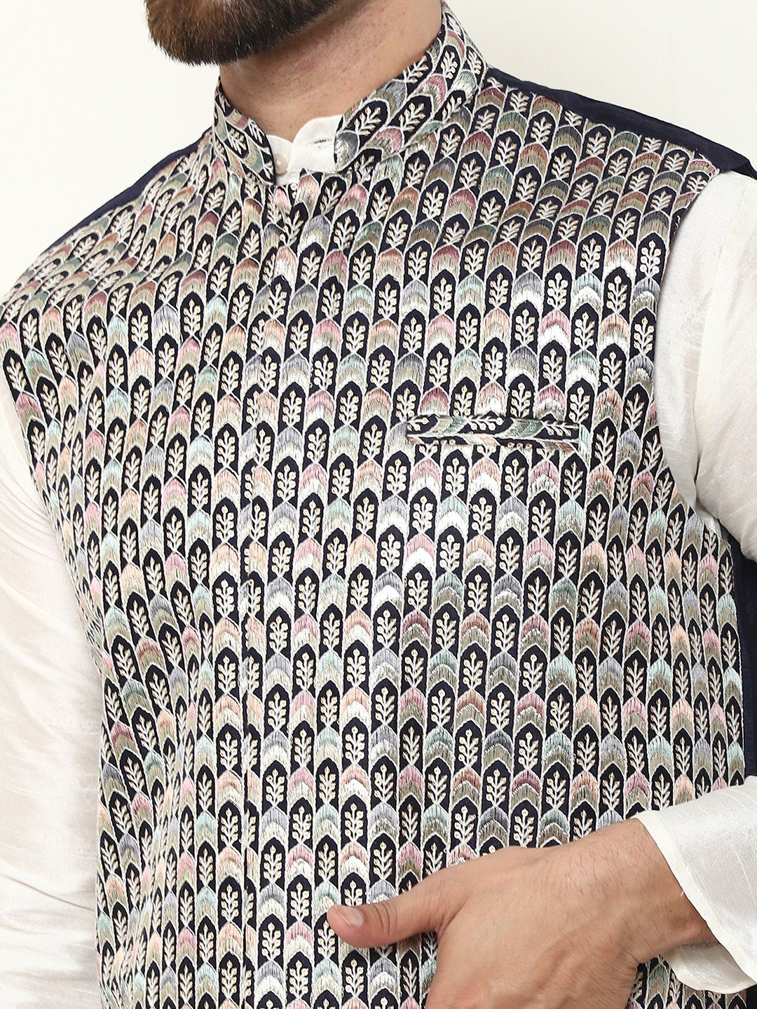 SOJANYA LUXE Men Embroidered Mandarin Collar Nehru Jackets