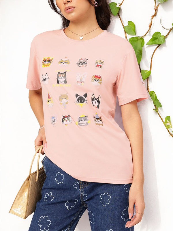 T-shirt dicetak grafik sesuai dengan pakaian biasa