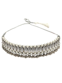 Karatcart Reka bentuk daun teroksida perak Kundan Kundan Studded & Beaded Choker Jewellery Set