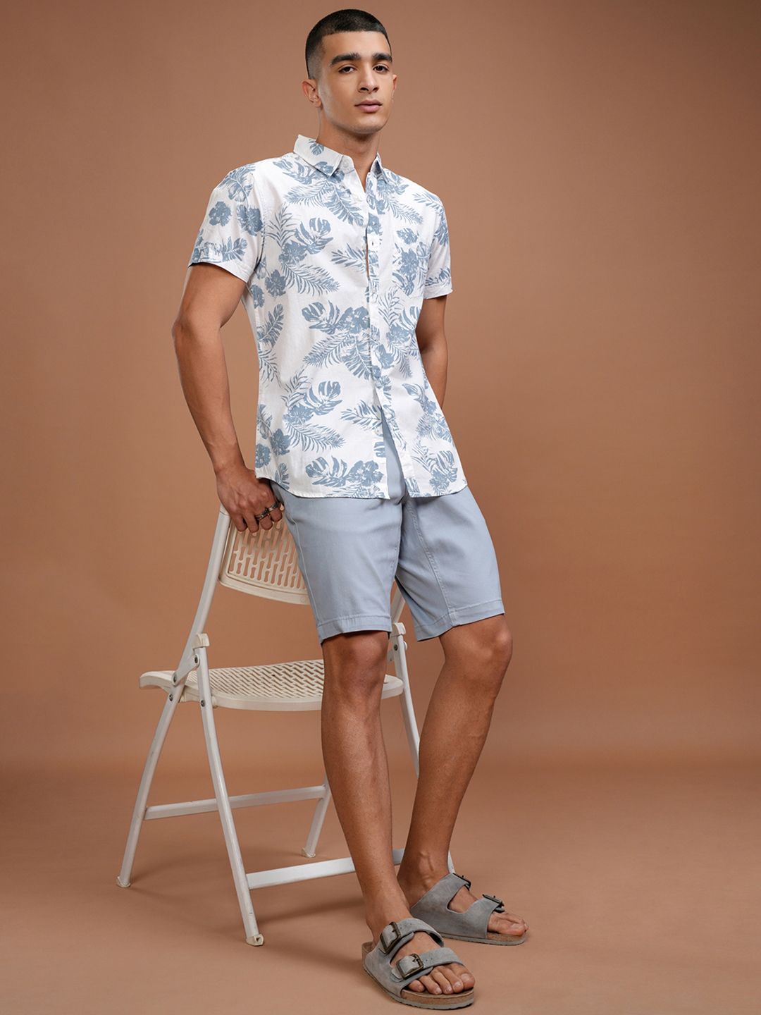 Highlander Men White & Blue Slim Fit Dicetak Baju Kasual