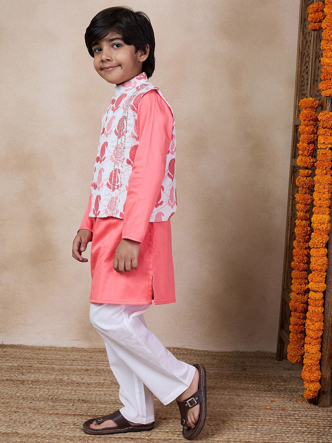 pspeaches Boys Mandarin Collar Long Sleeves Straight Kurta With Pyjamas & Jacket